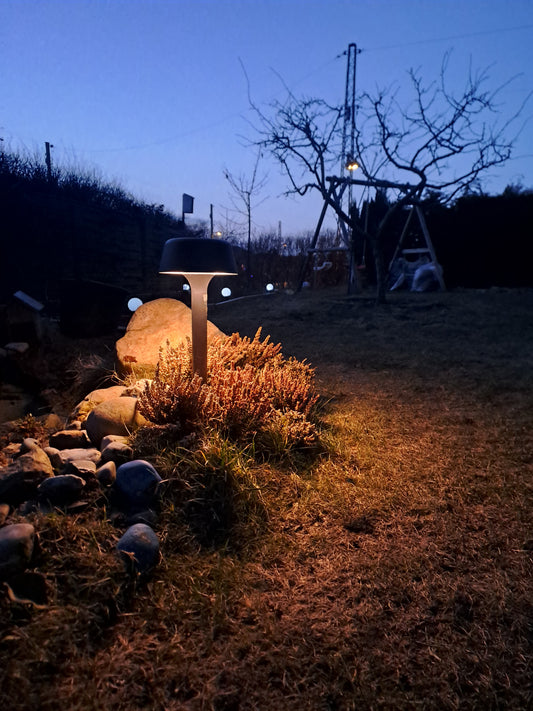 Skær – Solcelle havelampe i nordisk design